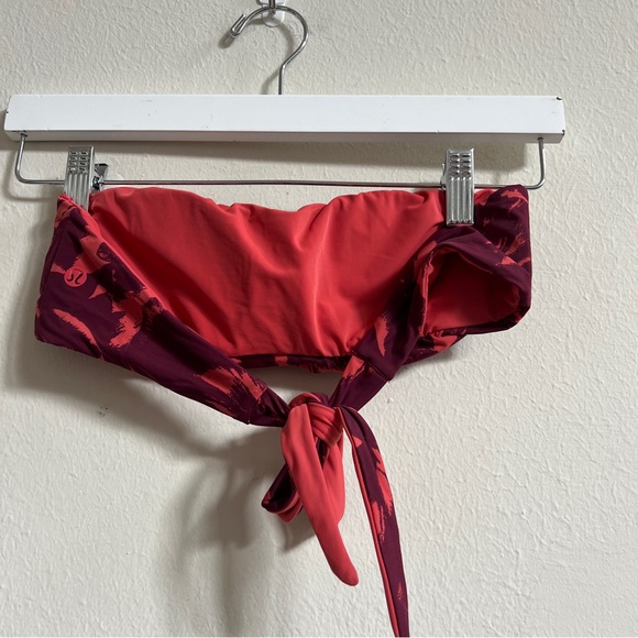 Lululemon Coastal Call Bikini Reversible Top
Mini Flower Coral Deep Ruby - Picture 4 of 4